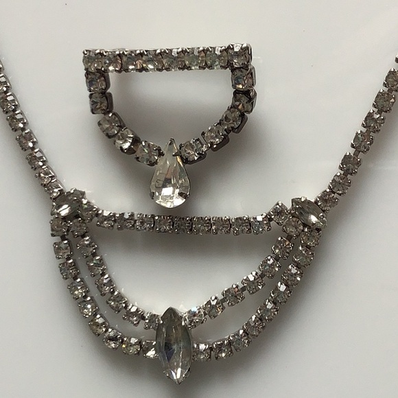 Source Unknown Accessories - Rhinestone necklace and pin